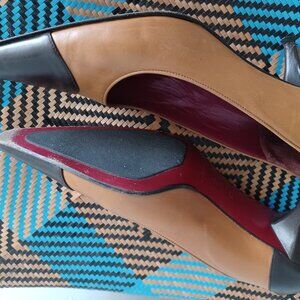 Heeled closed shoes - great in any season. All leather. Like new.